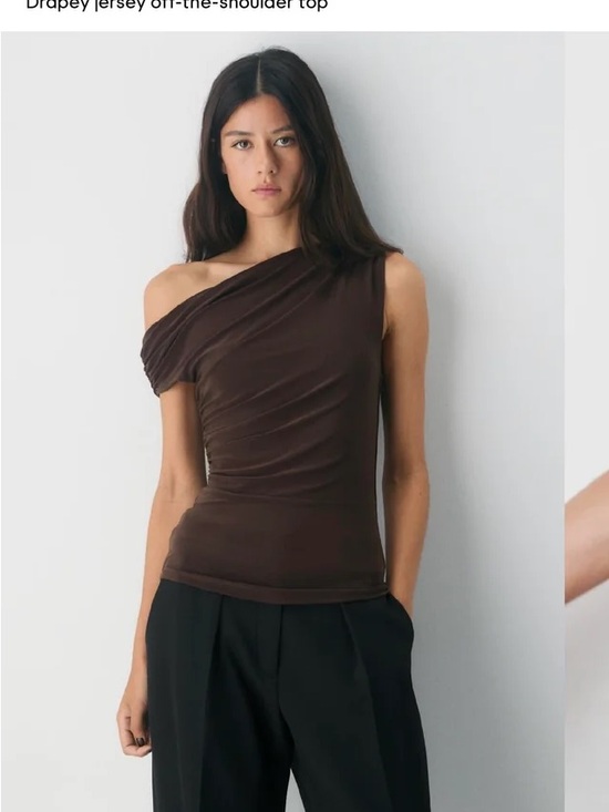 Aritzia Tops - Aritzia Gallery Top